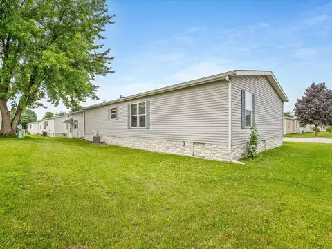 2134 Iris Ave, Belvidere, IL 61008 photo 25
