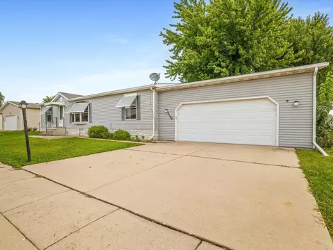 Exterior - 2134 Iris Ave, Belvidere, IL 61008 photo 3 of 9