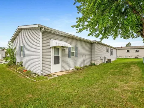 Exterior - 2134 Iris Ave, Belvidere, IL 61008 photo 4 of 9