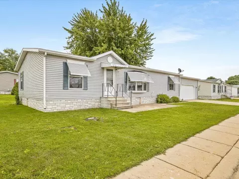 Exterior - 2134 Iris Ave, Belvidere, IL 61008 photo 2 of 9