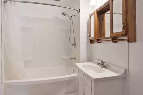 Bath - 1124 S State Ave, Freeport, IL 61032 photo 2 of 2