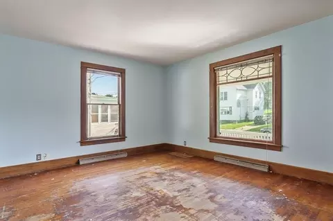 Living - 1124 S State Ave, Freeport, IL 61032 photo 2 of 4