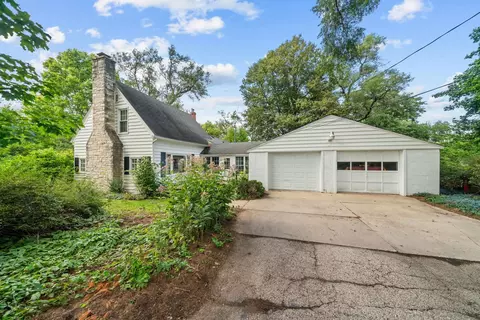 571 W Rockton Rd, Rockton, IL 61072