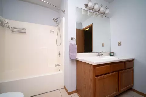 Bath - 623 Valley View Dr, Pecatonica, IL 61063 photo 2 of 3