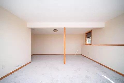 Living - 623 Valley View Dr, Pecatonica, IL 61063 photo 6 of 6