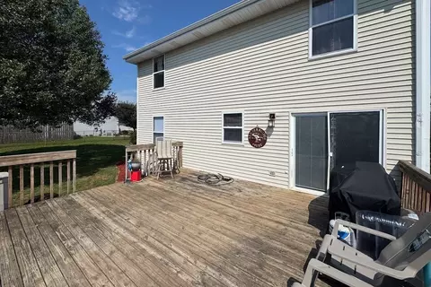 Exterior - 623 Valley View Dr, Pecatonica, IL 61063 photo 3 of 5