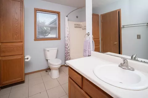 Bath - 623 Valley View Dr, Pecatonica, IL 61063 photo 1 of 3