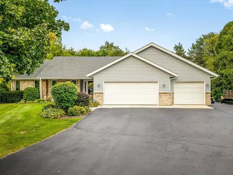 7723 Bridlewood Rd, Caledonia, IL 61011