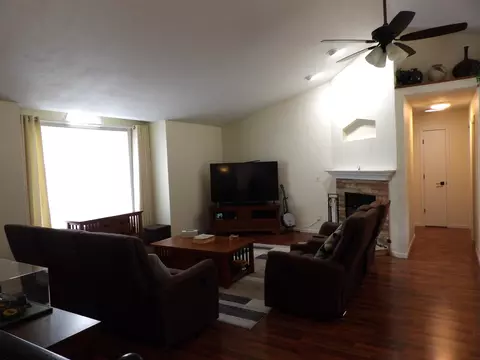 Living - 538 Sandra Cir, Freeport, IL 61032 photo 1 of 4