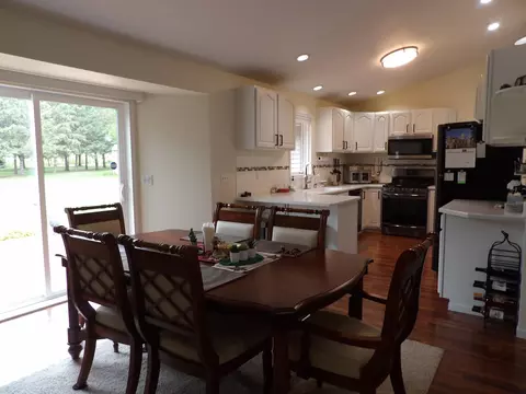 Dining - 538 Sandra Cir, Freeport, IL 61032 photo 2 of 2