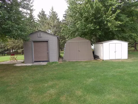 Exterior - 538 Sandra Cir, Freeport, IL 61032 photo 5 of 9