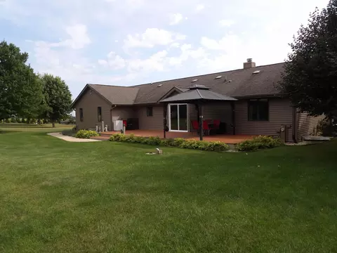 Exterior - 538 Sandra Cir, Freeport, IL 61032 photo 8 of 9