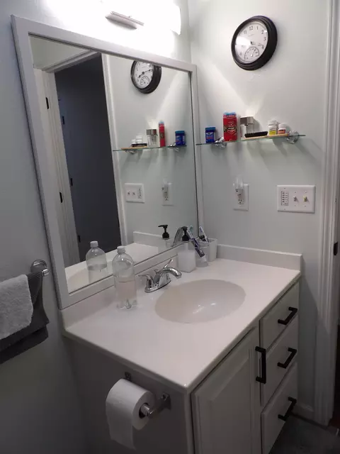 Bath - 538 Sandra Cir, Freeport, IL 61032 photo 7 of 8