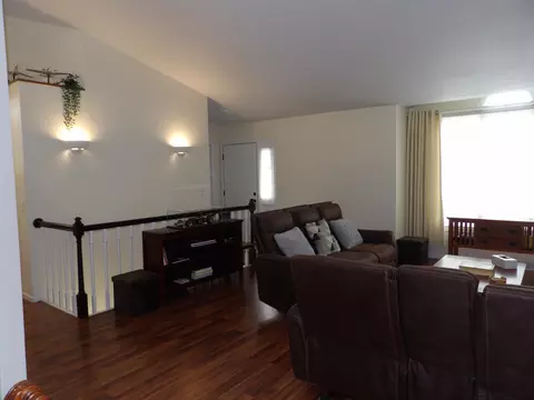 Living - 538 Sandra Cir, Freeport, IL 61032 photo 3 of 4