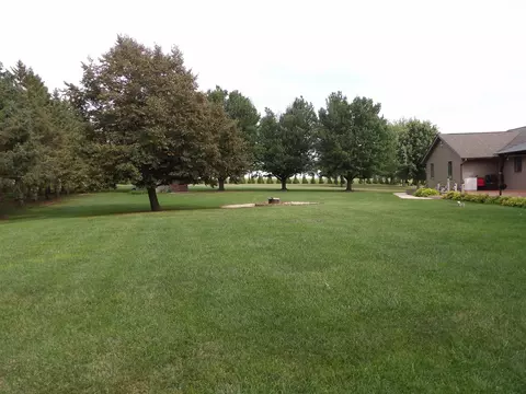 Exterior - 538 Sandra Cir, Freeport, IL 61032 photo 6 of 9