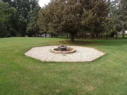 Exterior - 538 Sandra Cir, Freeport, IL 61032 photo 3 of 9