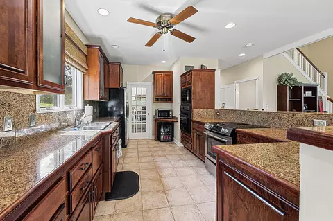 Kitchen - 44 E Point Dr, Galena, IL 61036 photo 3 of 3