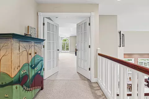 Entry Way - 44 E Point Dr, Galena, IL 61036 photo 7 of 9