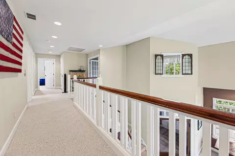 Entry Way - 44 E Point Dr, Galena, IL 61036 photo 5 of 9