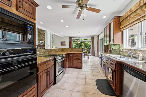 Kitchen - 44 E Point Dr, Galena, IL 61036 photo 2 of 3
