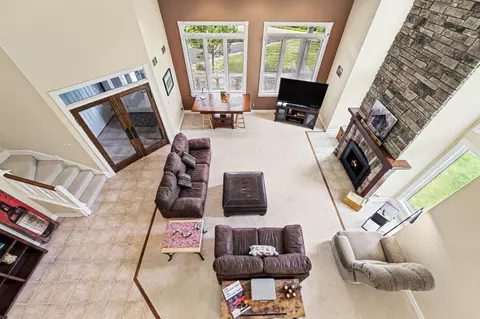 Living - 44 E Point Dr, Galena, IL 61036 photo 4 of 5