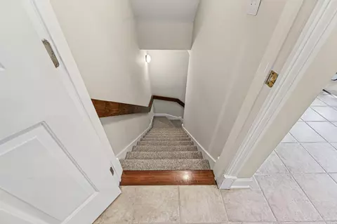 Entry Way - 44 E Point Dr, Galena, IL 61036 photo 8 of 9