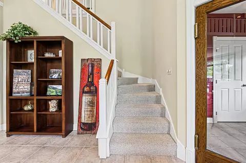 Entry Way - 44 E Point Dr, Galena, IL 61036 photo 4 of 9