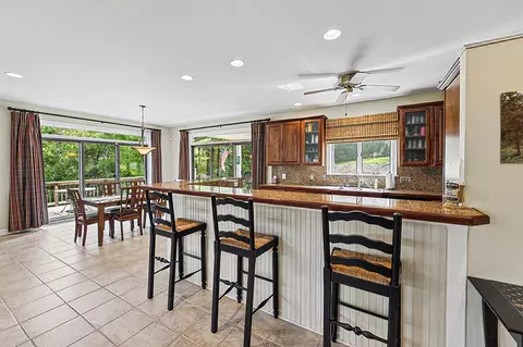 Kitchen - 44 E Point Dr, Galena, IL 61036 photo 1 of 3