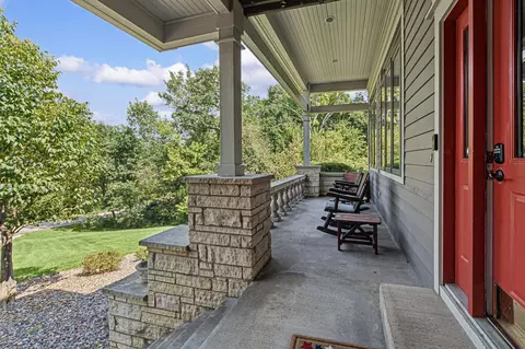Exterior - 44 E Point Dr, Galena, IL 61036 photo 2 of 11