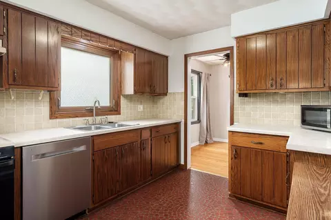 Kitchen - 1507 Gorham Pl, Rockford, IL 61107 photo 5 of 7