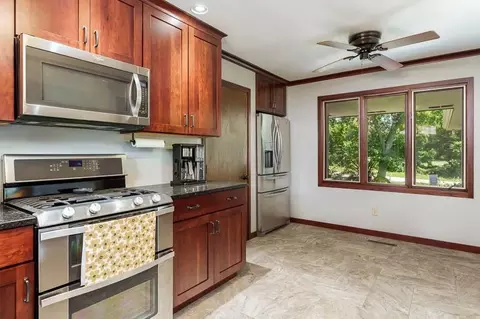 Kitchen - 12632 N Gate Rd, Roscoe, IL 61073 photo 5 of 5