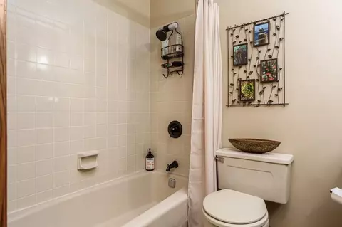 Bath - 12632 N Gate Rd, Roscoe, IL 61073 photo 3 of 3