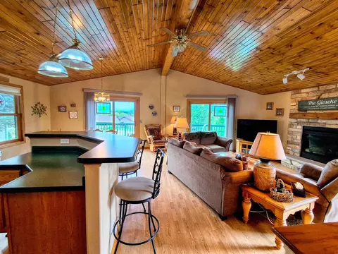 Living - 4-23 R Grandview, Lanark, IL 61046 photo 5 of 5
