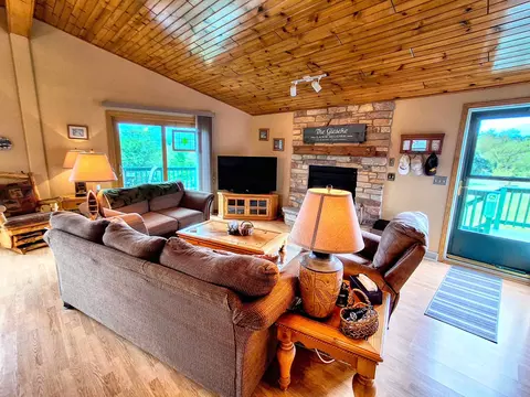 Living - 4-23 R Grandview, Lanark, IL 61046 photo 3 of 5