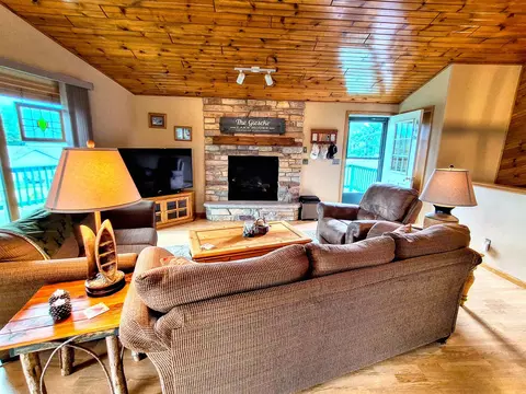 Living - 4-23 R Grandview, Lanark, IL 61046 photo 2 of 5