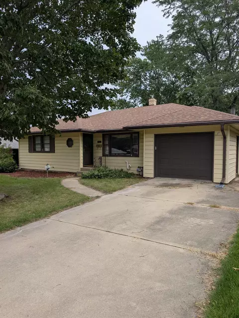 2352 Wisconsin Rd, Rockford, IL 61108