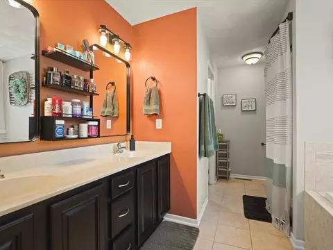 Bath - 6783 N Summit Dr, Byron, IL 61010 photo 2 of 7