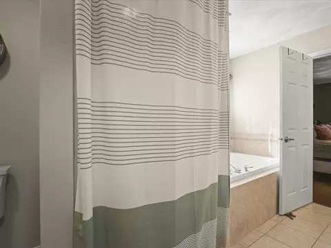 Bath - 6783 N Summit Dr, Byron, IL 61010 photo 3 of 7