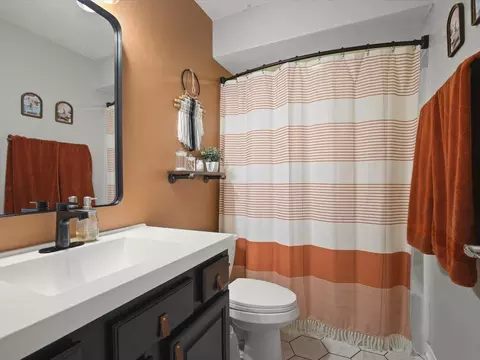 Bath - 6783 N Summit Dr, Byron, IL 61010 photo 5 of 7