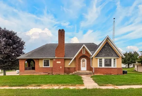 314 W Madison St, Elizabeth, IL 61028