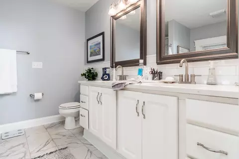 Bath - 4398 Falcon Dr, Byron, IL 61010 photo 2 of 5