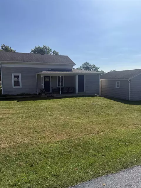 240 E Blackhawk Dr, Byron, IL 61010 photo 4