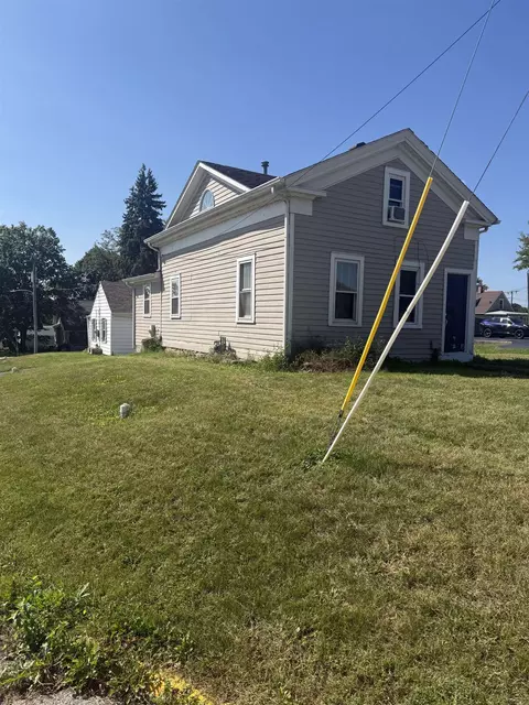240 E Blackhawk Dr, Byron, IL 61010 photo 2