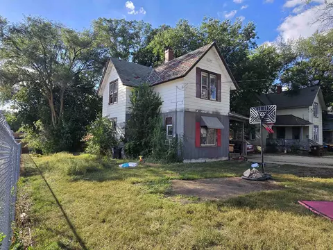 822 Winnebago St, Rockford, IL 61103