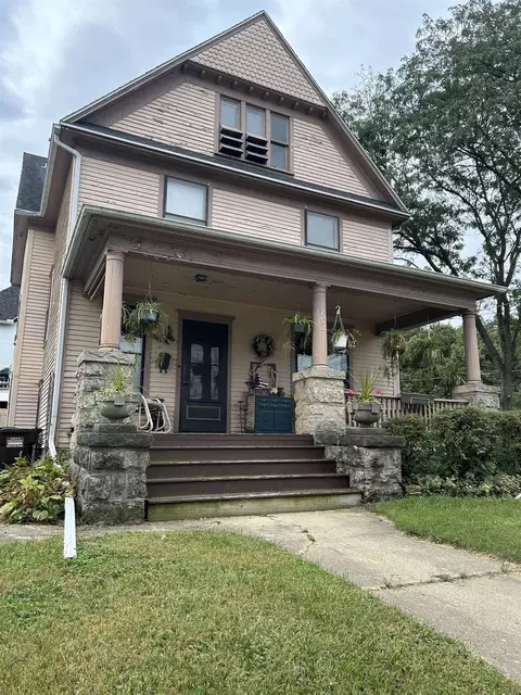 203 E Jefferson St, Freeport, IL 61032