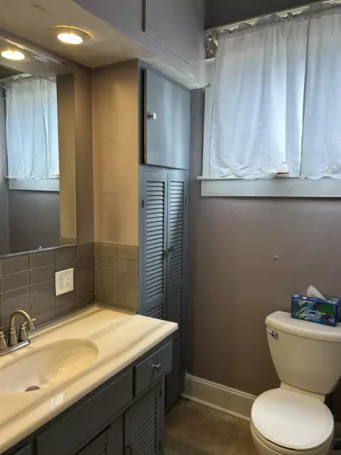 Bath - 203 E Jefferson St, Freeport, IL 61032 photo 1 of 2