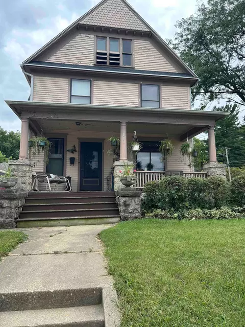 Exterior - 203 E Jefferson St, Freeport, IL 61032 photo 3 of 7