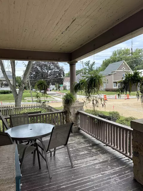 Exterior - 203 E Jefferson St, Freeport, IL 61032 photo 5 of 7