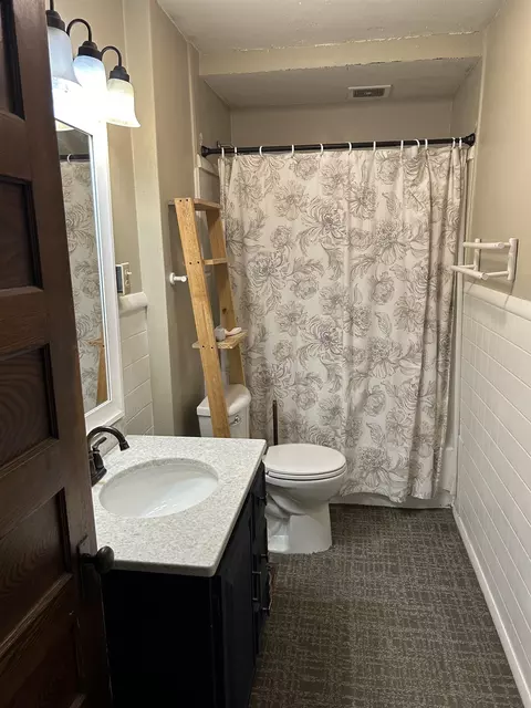 Bath - 203 E Jefferson St, Freeport, IL 61032 photo 2 of 2
