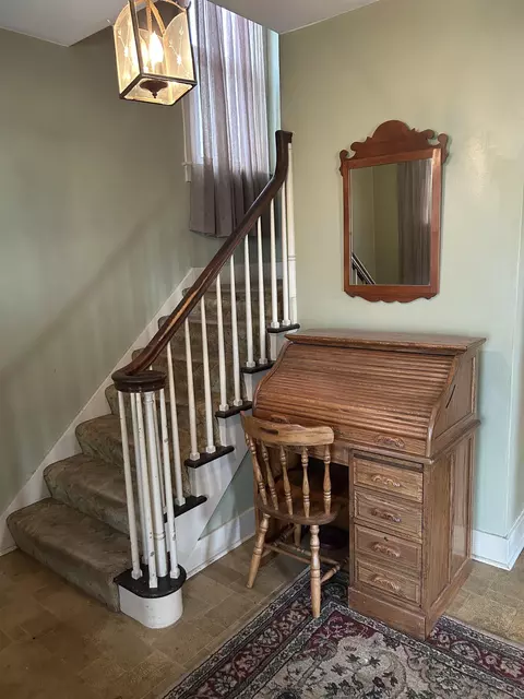 Entry Way - 203 E Jefferson St, Freeport, IL 61032 photo 2 of 2